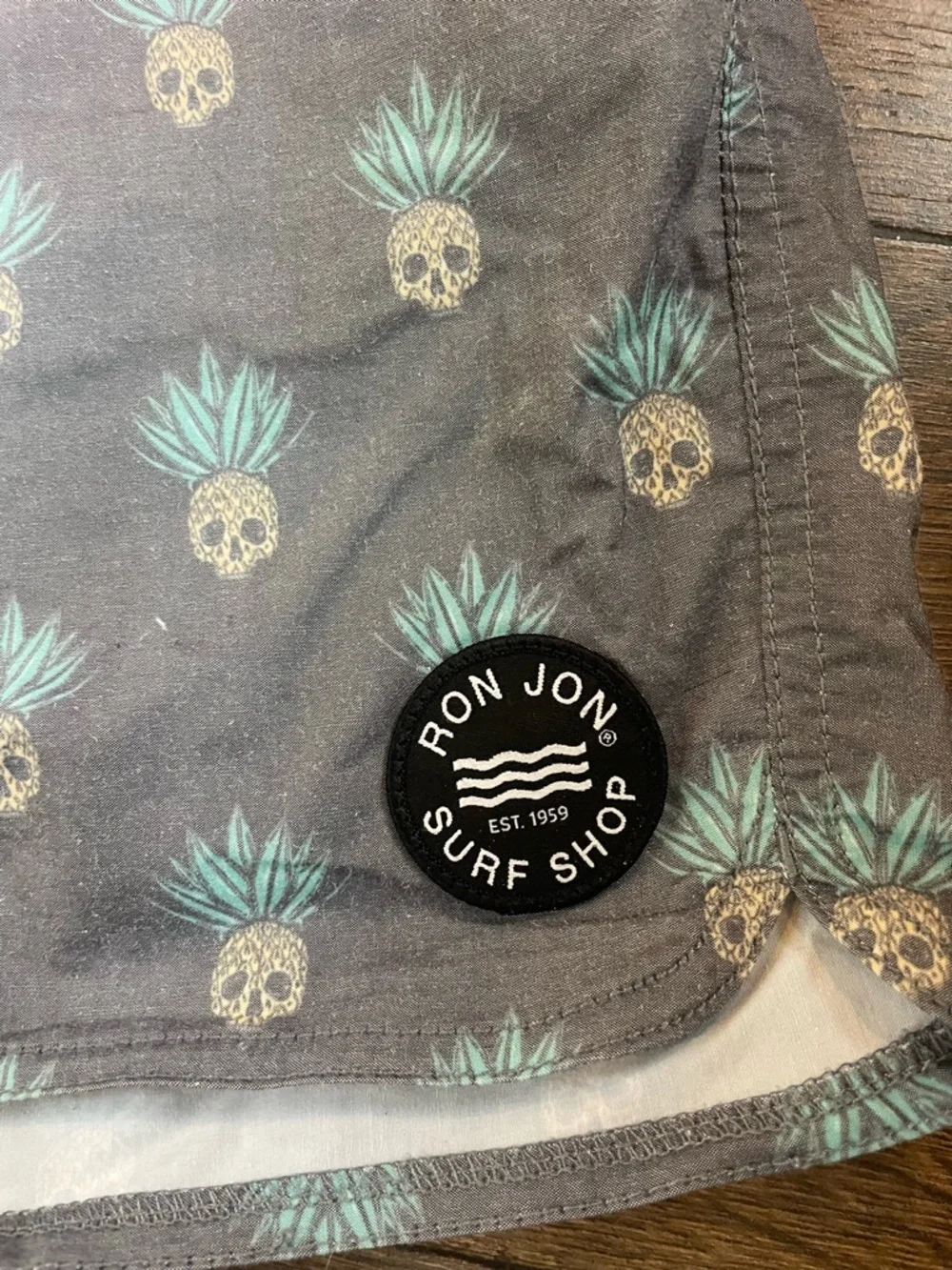 Rare Ron Jon Gray Pineapple Print Men’s Swim Trunks Men’s Small, 3/$15, 5/$20